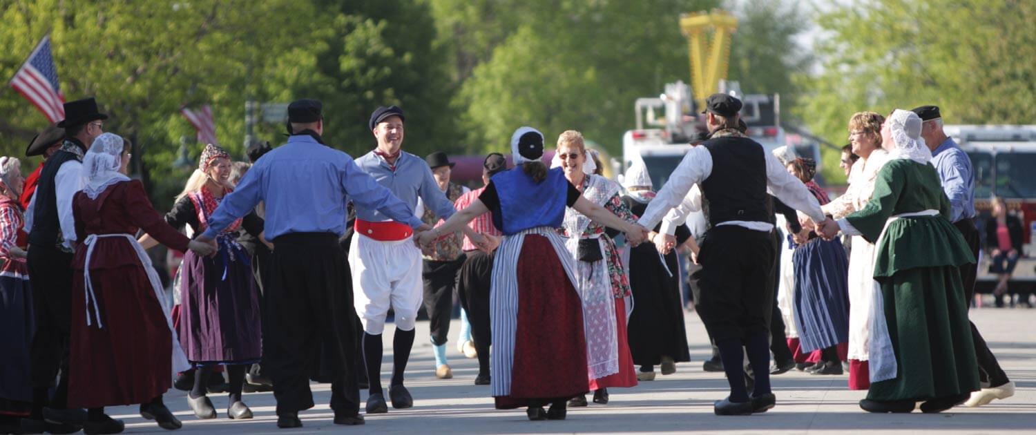 adult_dutch_dancers